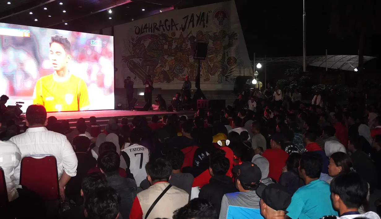 Susana nonton bareng laga perebutan tempat ketiga Piala Asia U-23 2024 antara Timnas Indonesia U-23 menghadapi Irak di Plaza Kemenpora, Senayan, Jakarta Pusat, Kamis (2/5/2024) malam WIB. (Bola.com/Afi)