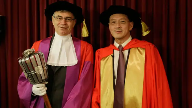 Raden Eddy Kusnadi Sariaatmadja Mendapat Gelar Honoris Causa