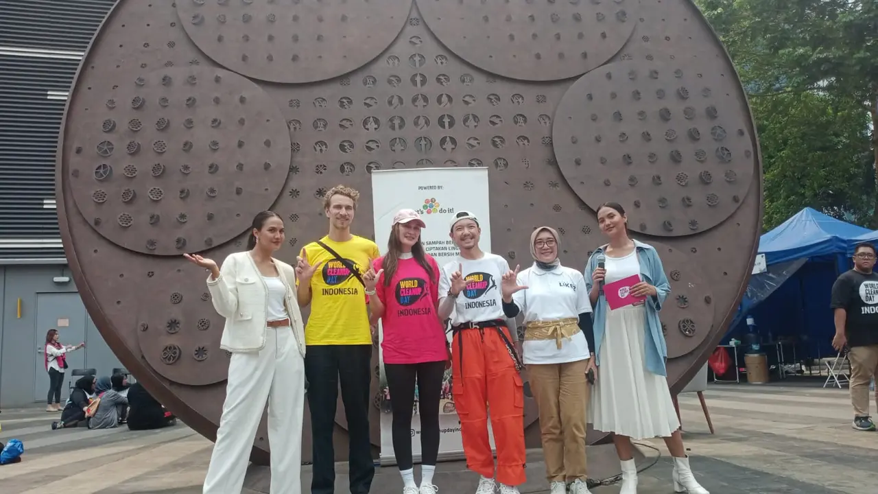 Acara Komunitas World Clean Up Day Indonesia