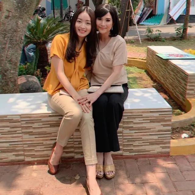 Kerap Main Sinetron Bareng, Ini 6 Potret Kompak Natasha Wilona dan Nunu Datau