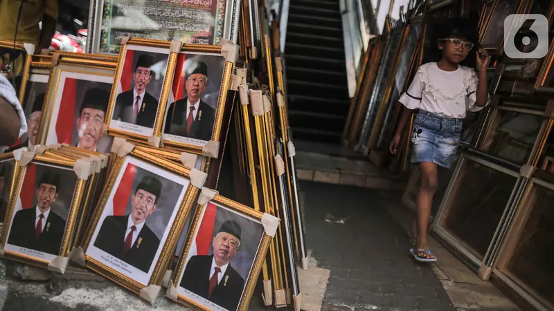 Bingkai Foto Jokowi-Ma'ruf Jelang Pelantikan di Pasar Baru