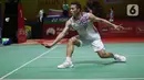 Kedua pemain silih berganti memimpin tapi tidak ada yang bisa melesat terlalu jauh. Jonatan Christie kalah 17-21.  (Liputan6.com/Helmi Fithriansyah)