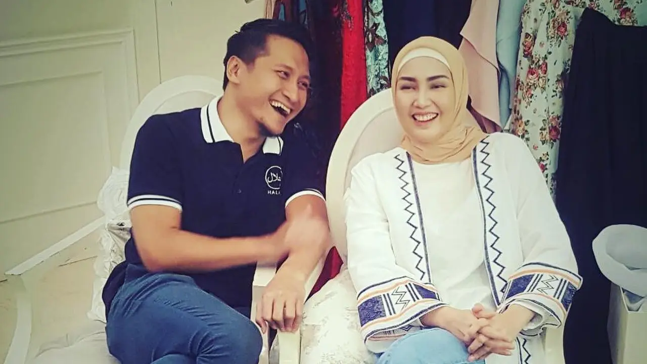 [Bintang] Fenita Arie dan Arie Untung