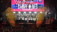 Timnas Spanyol merayakan kemenangan Euro 2024 bersama warga Spanyol di Cibeles Square, Madrid, Spanyol, Senin (15/07/2024) waktu setempat. (AP Photo/Andrea Comas)