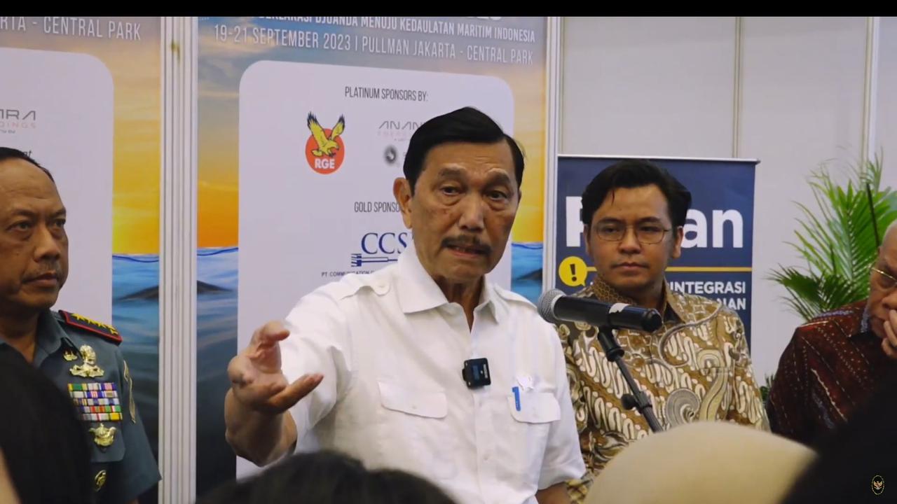 Menteri Koordinator Bidang Kemaritiman dan Investasi Luhut Binsar Panjaitan  menghadiri Marine Spatial Planning and Expo Service 2023, di Pullman Central Park, Jakarta, Selasa (19/9/2023). Menko Luhut angkat bicara soal Rempang. (Tira/Liputan6.com)