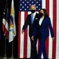 Calon Presiden dan Calon Wakil Presiden Partai Demokrat, Joe Biden dan Kamala Harris tampil bersama di Alexis Dupont High School di Wilmington, Delaware, Rabu (12/8/2020).  Acara tersebut menjadi penampilan perdana keduanya di depan publik sebagai pasangan capres-cawapres. (AP Photo/Carolyn Kaster)