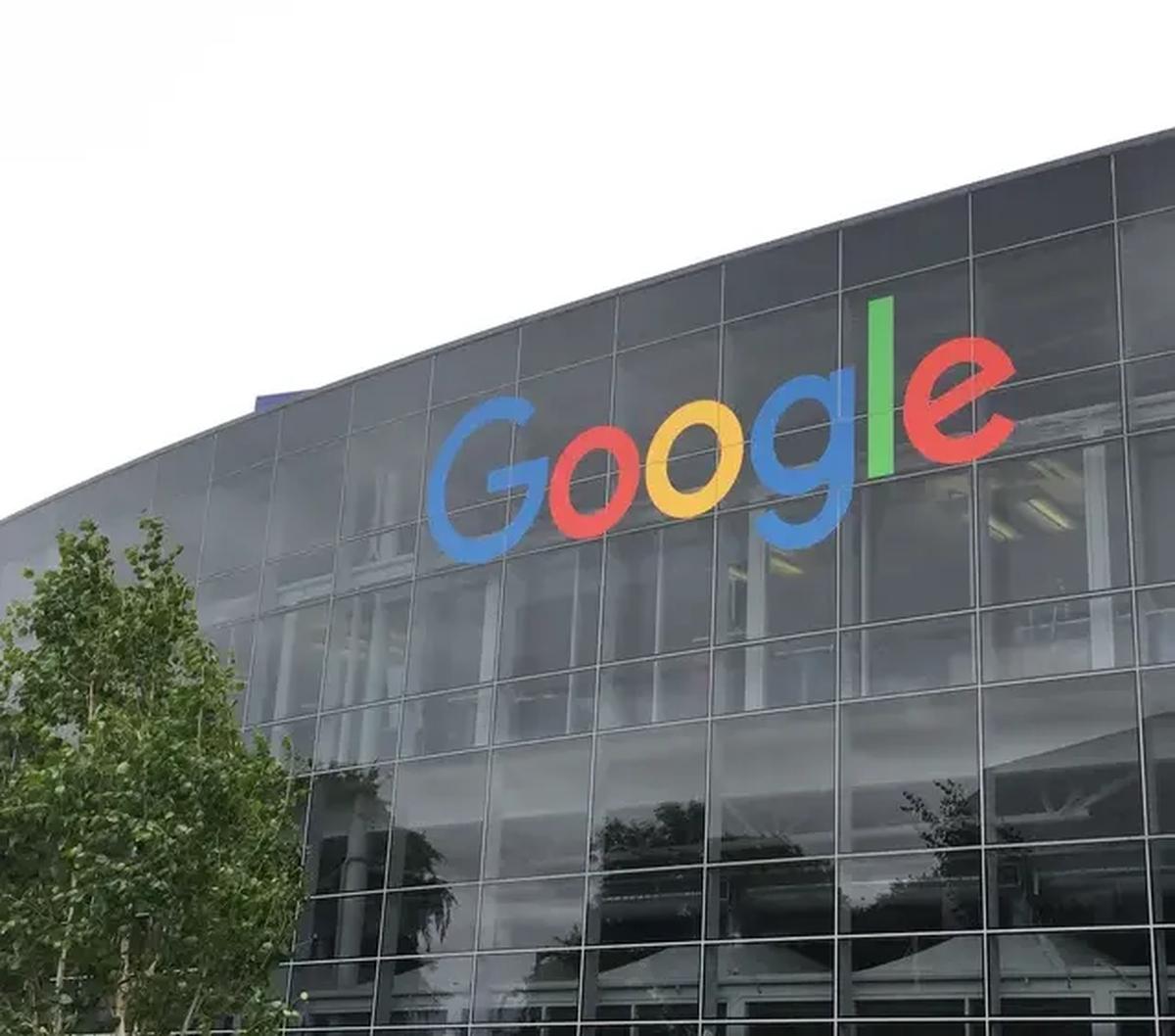 Namun menurut laporan New York Times, raksasa teknologi itu telah mengadakan diskusi bersama Washington Post, Wall Street Journal (News Corp), dan bahkan dengan New York Times sendiri.