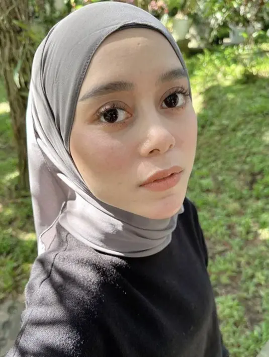 Kulit wajahnya begitu sehat, menampilkan tampilan kulit yang begitu sehat bersemu.  [Foto: Instagram/ Lesti Kejora]