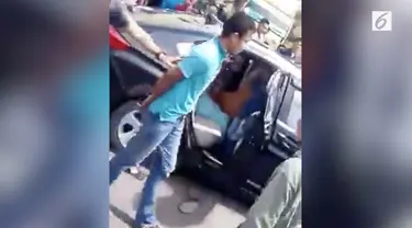 Akibat kabur saat razia polisi, sebuah mobil sedan ditembak anggota Polres Lubuk Linggau. akibat peristiwa tersebut enam orang terluka dan satu meninggal dunia