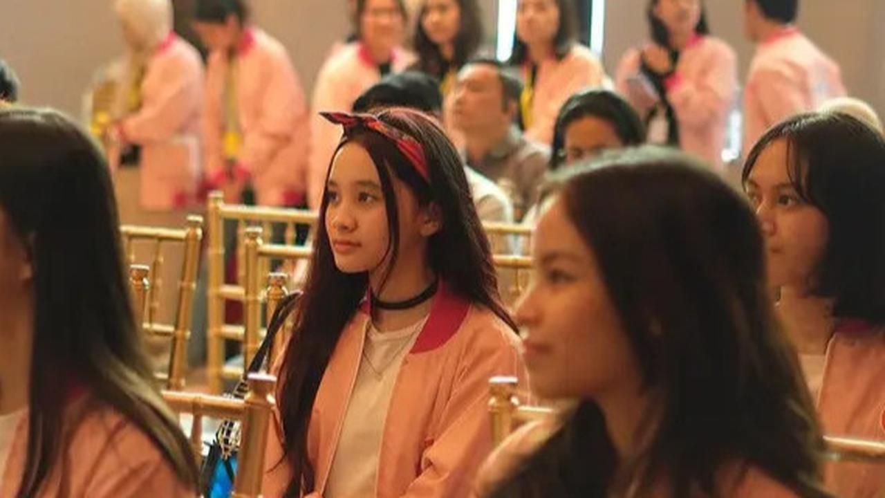Ikut Jejak Sang Bunda, 6 Potret Cantik Menawan Sybilla Anak Zaskia Mecca dan Hanung Bramantyo Lolos 20 Besar Gadis Sampul