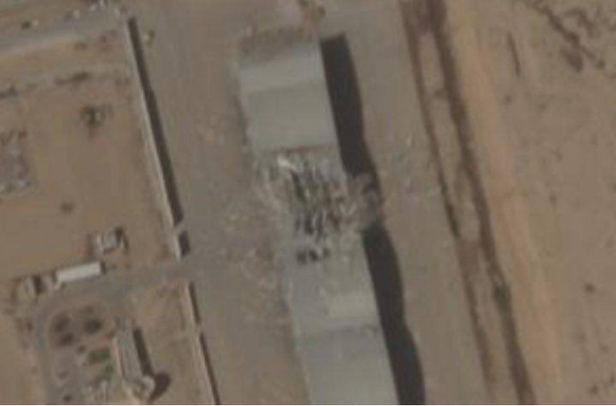 Citra satelit pangkalan udara Nevatim Israel yang hancur dihantam rudal Iran.