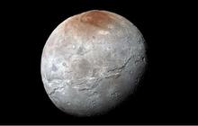Ilmuwan Temukan Bahan Pemutih Rambut dan Disinfektan di Bulan Terbesar Pluto