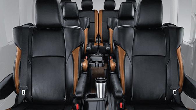 Jok model Captain Seat di Toyota Hiace Luxury.