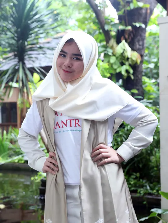 Tak hanya bisa membaca, namun ia telah beberapa kali mengkhatamkan Alquran. (Nurwahyunan/Bintang.com)