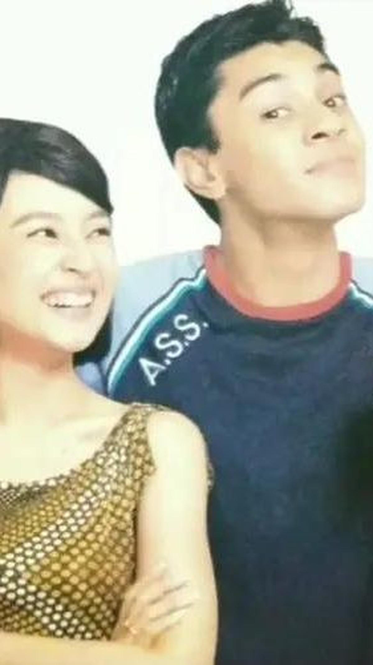 Cukup sering terlibat project yang sama, chemistry keduanya pun terjalin kuat hingga banyak yang menjodoh-jodohkan keduanya.