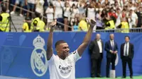 Kylian Mbappe sebelumnya mengungkapkan rasa bahagianya usai dipastikan jadi pemain baru Real Madrid. Ia mengatakan gabung ke Los Blancos merupakan mimpi yang menjadi nyata. (AP Photo/Andrea Comas)