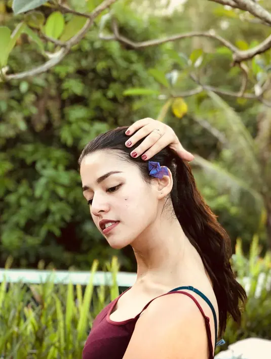 Si cantik Susan Sameh ternyata tidak langsung terkenal seperi sekarang ini. Saat SMP, Susan ternyata menjadi pemeran figuran yang hanya petugas angkat piring kotor. Bicara soal bayaran, pastinya sangat memprihatinkan. (Instagram)