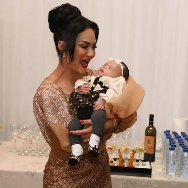 Krisdayanti dan Ameena Atta. (Foto: Dok. Instagram @krisdayantilemos)