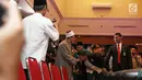 Grand Syeikh Al Azhar Mesir Ahmad Muhammad Ath-Thayeb saat melakukan pertemuan dengan pengurus PBNU di gedung PBNU, Jakarta, Rabu (2/5). (Liputan6.com/Herman Zakharia)