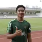 Pemain Timnas Indonesia U-22, Kadek Agung, usai latihan di Lapangan Madya, Senayan, Jakarta, Rabu (16/1). Latihan sekaligus seleksi pemain ini untuk persiapan turnamen Piala AFF U-22. (Bola.com/M Iqbal Ichsan)