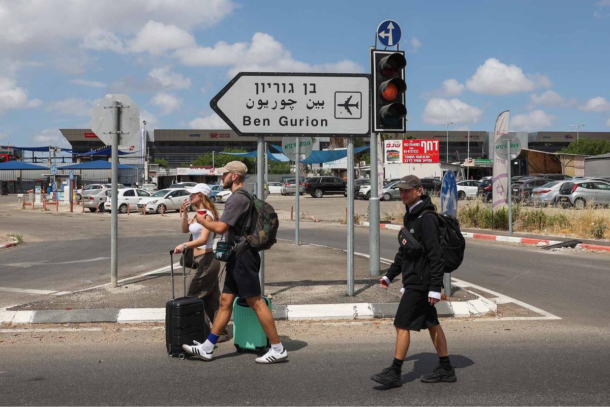 FOTO: Kepanikan Israel Saat Rudal Yaman Menghantam Kawasan Bandara Ben Gurion Israel