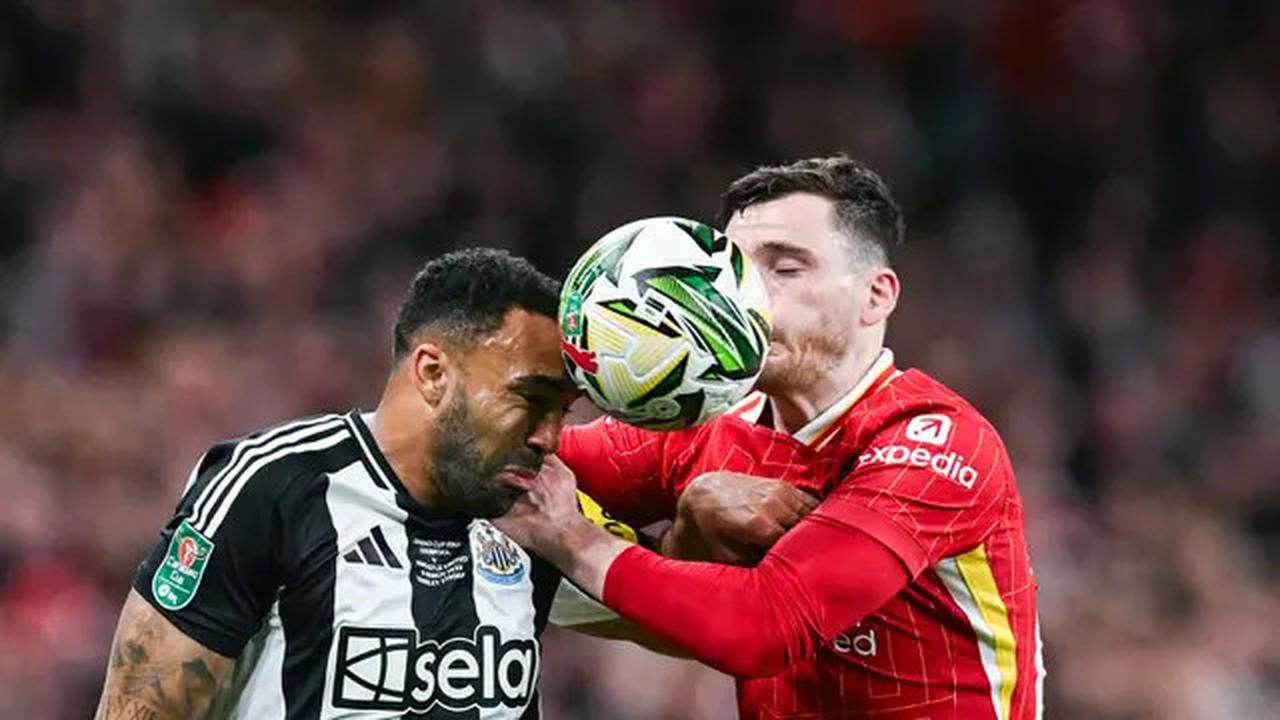 Foto: Double Nyesek Liverpool, Newcastle United Akhiri Puasa Gelar Selama 70 tahun