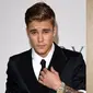 Justin Bieber bakal merilis album terbarunya pada 2015 mendatang dan menantang Selena Gomez bersaing di ajang Grammy Awards. (foto: berbagai sumber)