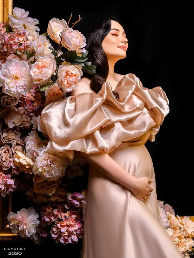 Hamil Anak Pertama, Ini 6 Potret Asmirandah Jalani Maternity Shoot