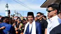 Jokowi dan Hadiah Sorban Putih di Ponpes Babussalam