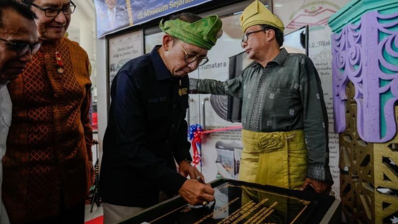 Menbud Fadli Zon Resmikan Ruang Pameran Museum Sejarah Al-Qur'an di Sumut: Dorong Literasi dan Modernisasi Budaya