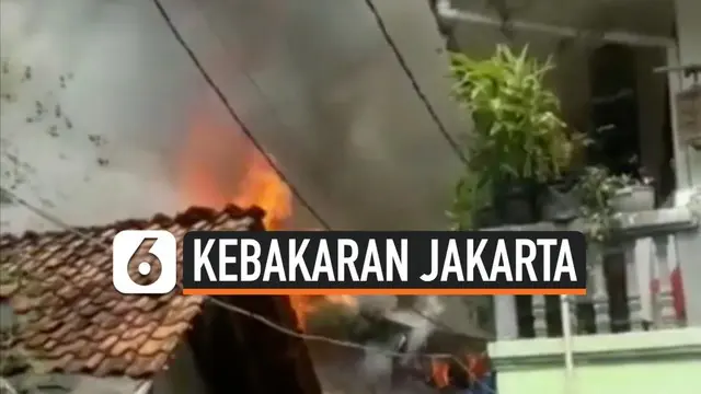 Kebakaran terjadi di kawasan Ulujami Jakarta Selatan, 3 rumah hangus terbakar. Penyebab kebakaran adalah kebocoran pada tabung gas yang digunakan memasak warga.