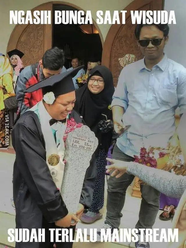 6 Hadiah Wisuda Ini Nyelenehnya Bikin Tepuk Jidat