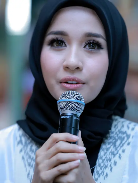 Ia hanya minta didoakan dari teman-teman wartawan. Dalam kesempatan itu ia hanya mengaku bahwa selama ini ia selalu mendapat dukungan dari orang-orang terdekatnya. (Adrian Putra/Bintang.com)