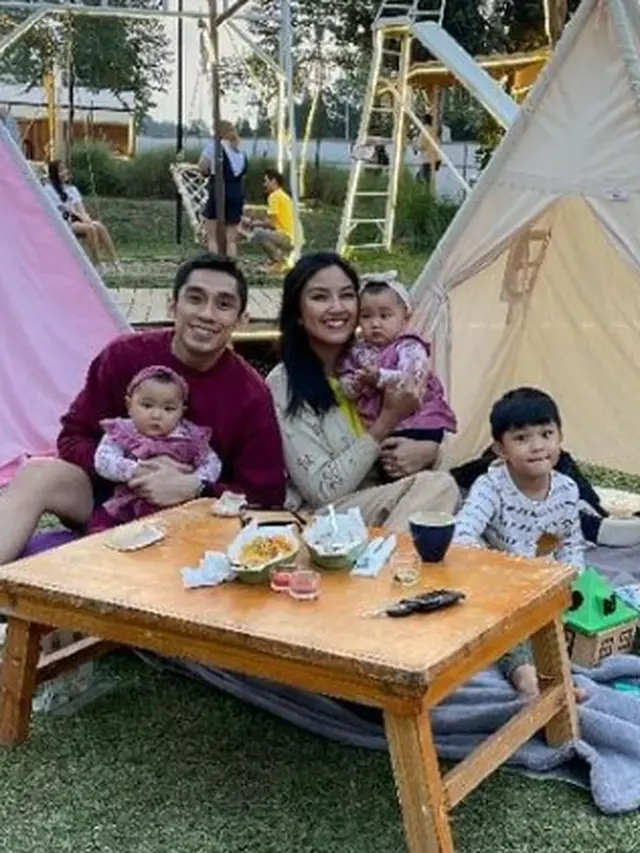 Zivanna Letisha Siregar bersama suami (Instagram/zivannaletisha)