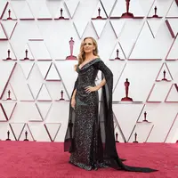 Merek serat TENCEL dari Lenzing Berkolaborasi dengan Red Carpet Green Dress untuk
Menghadirkan Koleksi Gaun Ramah Lingkungan dalam ajang penghargaan Oscar 2021. (Foto: dok: Red Carpet Green Dress)