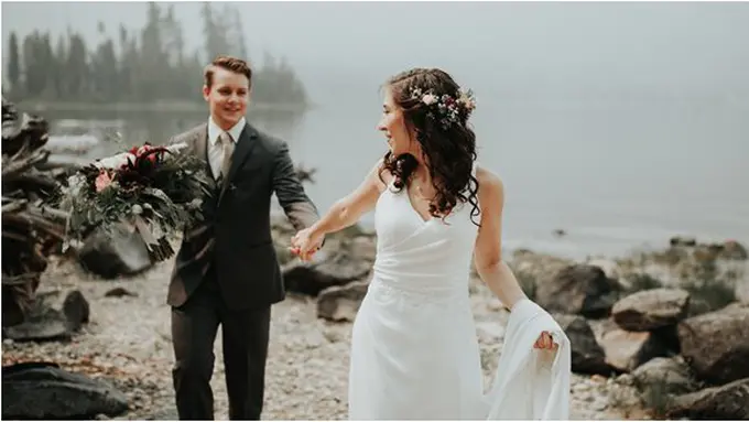 Foto Prewedding/copyright unsplash.com/@benjaminrobyn