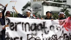 Ikatan Mahasiswa Studi Arab Se Indonesia (Imasasi) memperingati hari Bahasa Arab, Jakarta, Kamis (18/12/2014). ( Liputan6.com/Faizal Fanani)