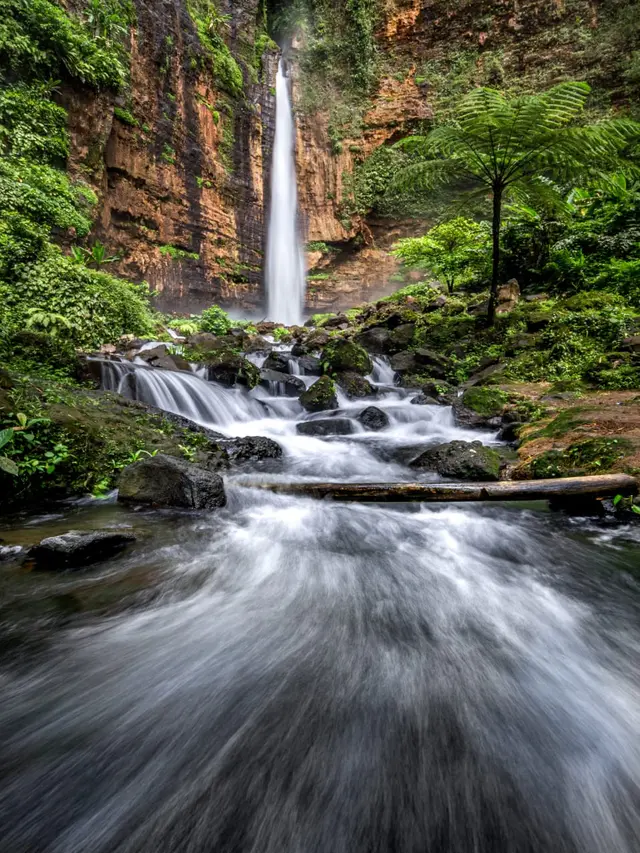 Air Terjun Kapas Biru Lumajang