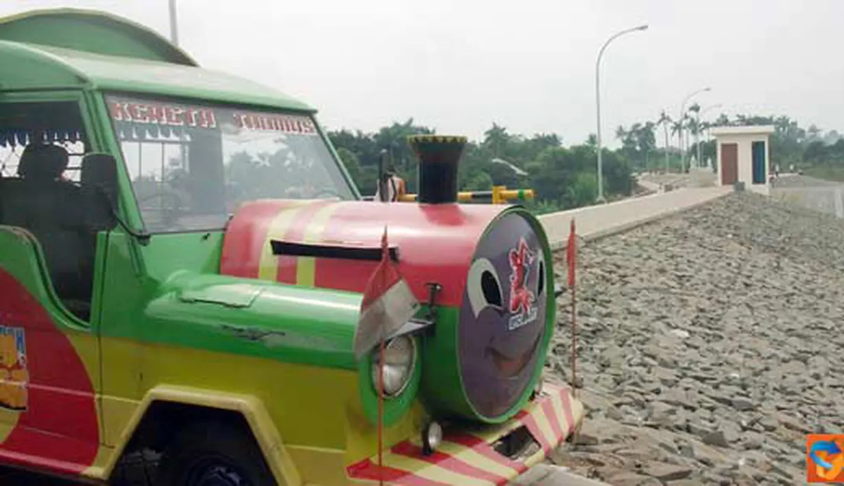 Citizen6, Tangerang: Mobil odong-odong yang siap mengangkut pengunjung untuk keliling waduk. (Pengirim: Fahrizal Razak) 
