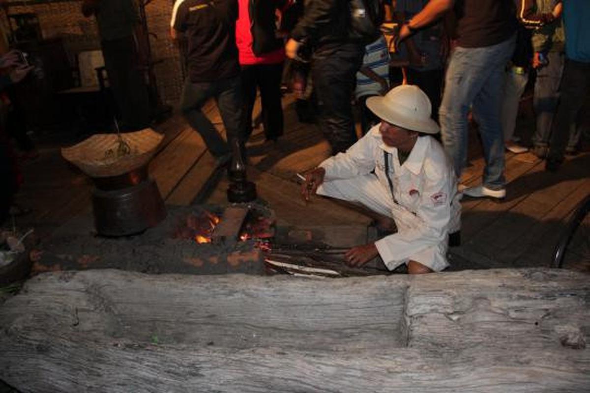 Beragam kostum pejuang di Festival Malang Kembali 2012