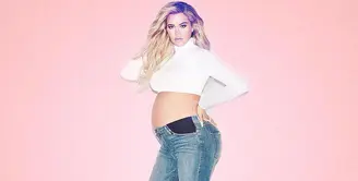 Khloe Kardashian adalah satu dari sederet selebriti yang makin sering unggah foto seksi meski tengah hamil tua. (instagram/khloekardashian)