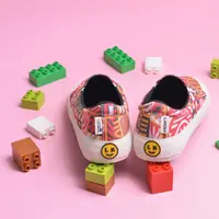 sepatu slip-on terbaru dari Leo Richie yang berkolaborasi dengan visual artist ternama yakni Popomangun