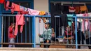 Gelombang pengungsi di Khan Yunis, Jalur Gaza selatan kian meningkat seiring memanasnya konflik Israel dan kelompok Palestina Hamas. (MAHMUD HAMS/AFP)