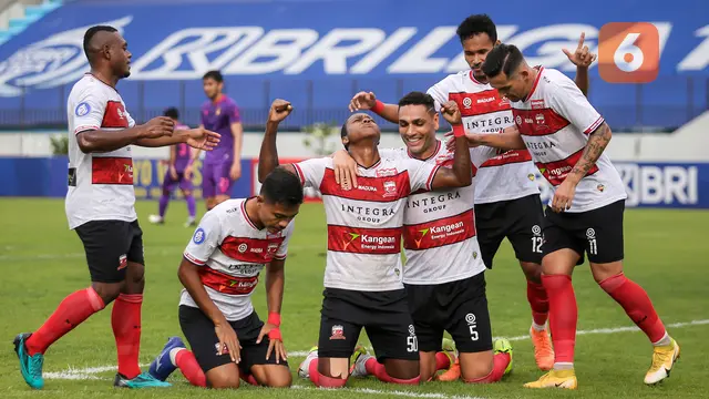 Foto: Dua Gol Bola Mati Jaja ke Gawang Persik Kediri Jauhkan Madura United dari Zona Degradasi di Pekan ke-13 BRI Liga 1