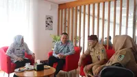 Deputi Bidang Advokasi, Penggerakan dan Informasi (ADPIN) BKKBN, Sukaryo Teguh Santoso (Kanan) melakukan koordinasi dengan pemerintah Banyuwangi terkait rencana Ambassador Goes To Kampung KB (Istimewa)