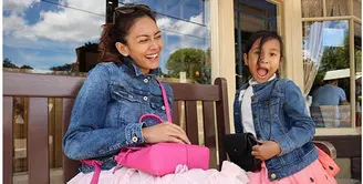 Pemeran Masayu Anastasia baru saja pulang dari liburan ke Australia. Bersama dengan keluarganya, ia memanfaatkan waktu qualiti time bersama buah hatinya. Selama ini, sebagai single parent, terpecah dengan mencari nafkah. (Instagram/masayuanastasia)