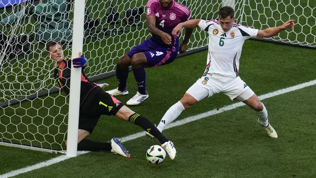 Foto: Penampilan Apik Manuel Neuer saat Catatkan Diri Sebagai Kiper dengan Penampilan Terbanyak di Ajang Euro