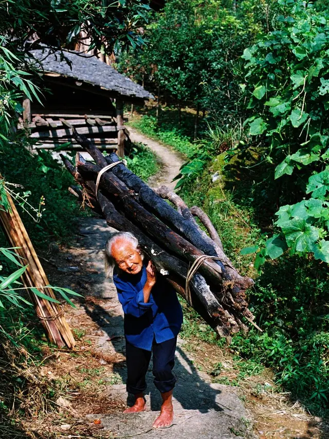 [Bintang] Nenek Kuat