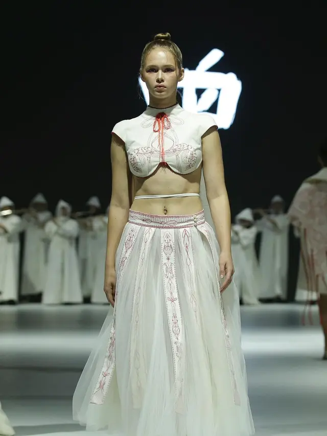 Hian Tjen di Jakarta Fashion Week 2024