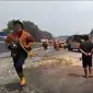 Kecelakaan maut terjadi di Tol Cipularang. Kecelakaan ini melibatkan 15 kendaraan. (Liputan6.com/Abramena)